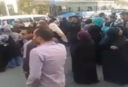 الأهالي يقطعون شارع الهرم احتجاجًا على مصرع معلمة