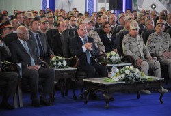 نشطاء يردون على السيسي بعد اعتباره الحديث عن جيشه وشرطته "خيانة عظمى"!!