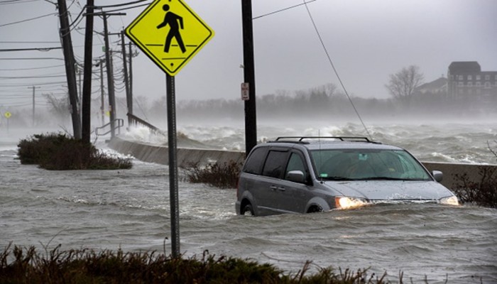 عاصفة تقتل 5 أمريكيين وتجتاح شرق الولايات المتحدة