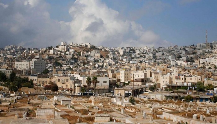 "الاحتلال" يستوطن الضفة الغربية بالمقابر