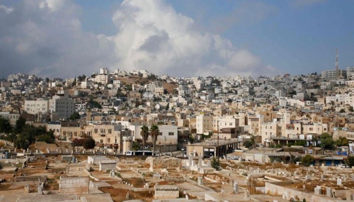 "الاحتلال" يستوطن الضفة الغربية بالمقابر