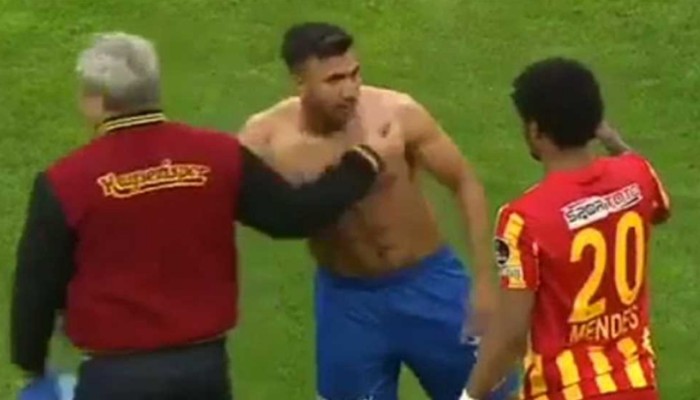 مدرب "قيصري سبور" عما فعله مع "تريزيجيه": اعتدت طلب قمصان الأفضل