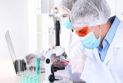 هل تعلم ماذا يسبب الجلوس 4 ساعات أمام التلفزيون؟