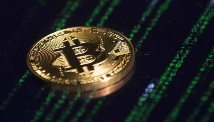 "بيتكوين" تصعد 10 بالمائة فوق 9500 دولار