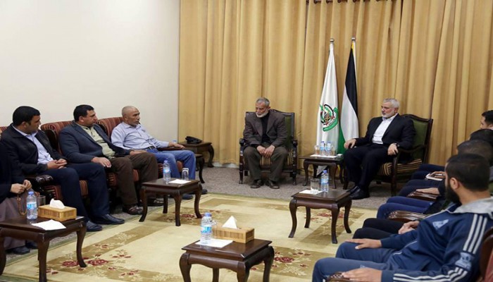 هنية يلتقي أهالي المختطفين الأربعة بمكتبه بغزة