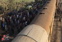 تصادم قطار ركاب بسيارة اقتحمت شريط السكة الحديد دون إصابات بسوهاج