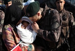 قوات "غصن الزيتون" تفتح ممراً آمناً لخروج المدنيين من عفرين