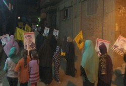 مسيرة ليلية بقرية الرئيس مرسي تشيد بصموده