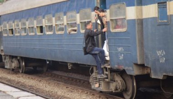 توقف قطارات خط المناشى بالبحيرة بعد سقوط أسلاك الضغط العالى على القضبان