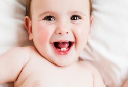 7 خطوات اتبعيها عند ظهور أسنان رضيعك