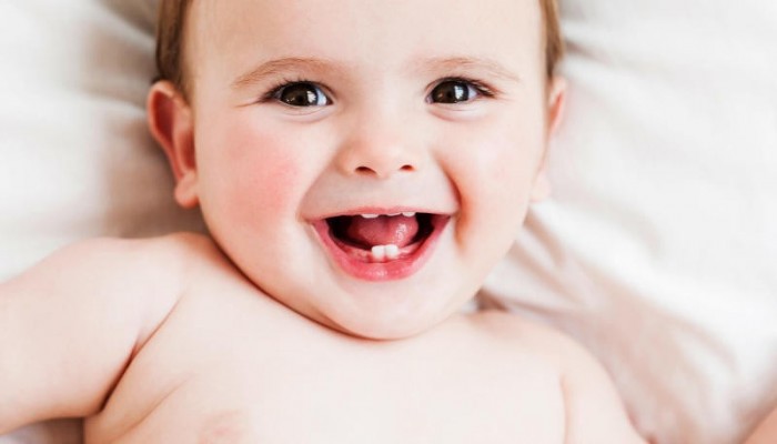 7 خطوات اتبعيها عند ظهور أسنان رضيعك