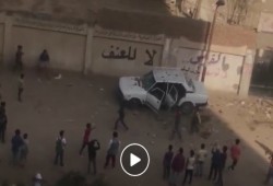 طلاب يحطمون سيارة مدير مدرستهم بالجيزة