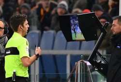 رسميا.. "فيفا" يقر استخدام تقنية الفيديو في مونديال روسيا