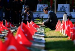 الأتراك يحيون "يوم الشهيد" بمقابر الشهداء الأتراك شرقي القاهرة