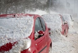 بريطانيا تحذر مواطنيها من التجمد بالشوارع: ابقوا في المنازل