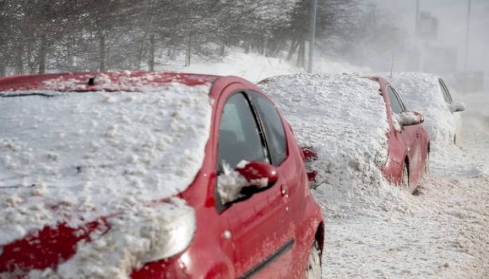 بريطانيا تحذر مواطنيها من التجمد بالشوارع: ابقوا في المنازل