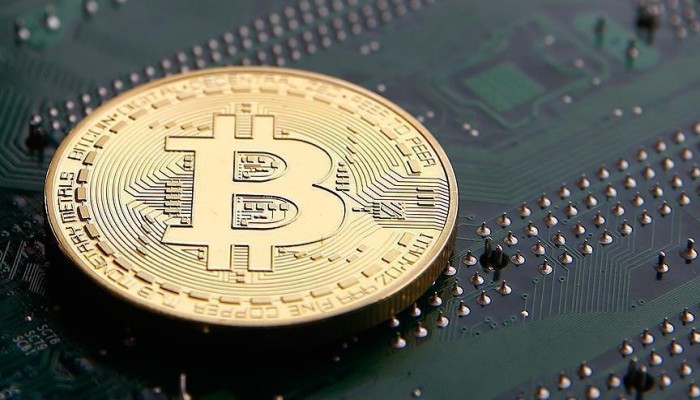 "بيتكوين" تصعد من أدنى مستوياتها خلال 1.5 شهرا