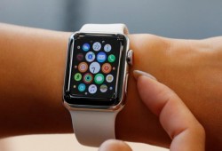 آبل تطور شاشاتها الخاصة في منشأة سرية