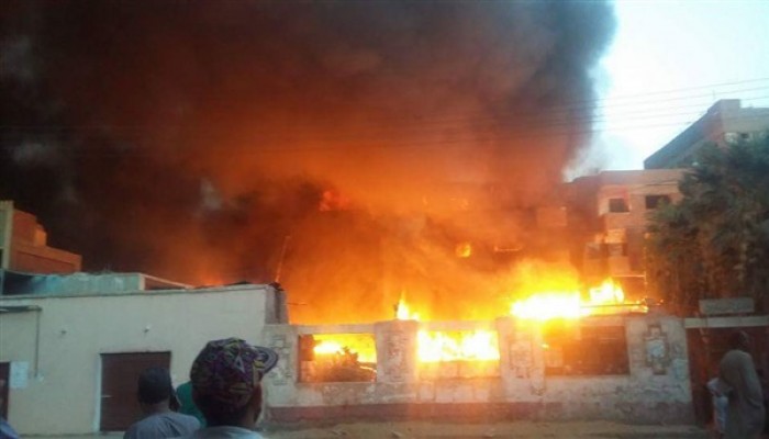 حريق هائل يلتهم 26 سيارة و29 توك توك فى كفر الشيخ