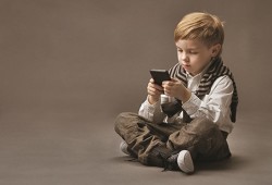 هاتف ذكي للأطفال يسمح للآباء بالتحكّم عن بعد