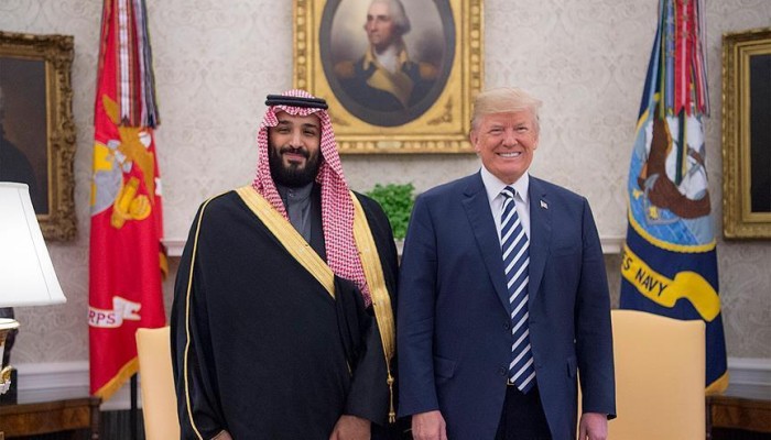 ترامب متباهياً: السعودية ثرية جدا وستعطينا جزءا من هذه الثروة