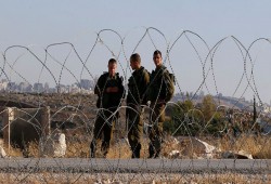 بـ"أسلاك شائكة متقدمة".. "إسرائيل" تتحسب من مسيرة العودة