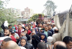 كارثة تهدد أهالي إيتاي البارود بسبب مزلقان السكك الحديدية