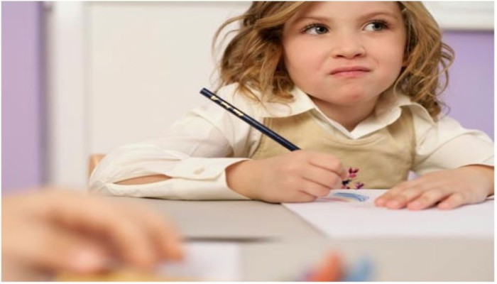 كيف تساعد طفلك على التعامل بإيجابية مع الواجبات المنزلية؟