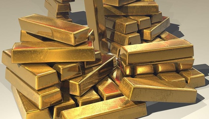 الذهب يرتفع مع تراجع الدولار بعد رفع الفائدة الأمريكية