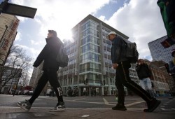 محققون بريطانيون يقتحمون مكاتب شركة "كامبريدج أناليتيكا"