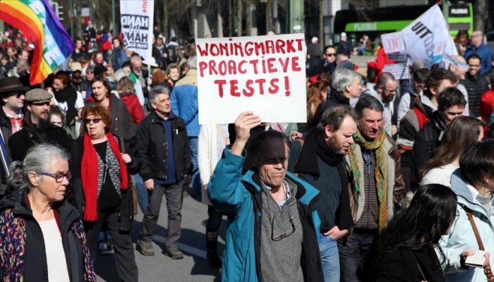 بروكسل.. الآلاف يشاركون في مسيرة مناهضة للعنصرية