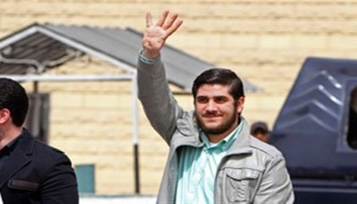 بعد مقاله بواشنطن بوست.. صحفي مؤيد للانقلاب يحرض على نجل الرئيس مرسي