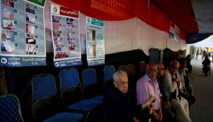 رويترز: المسنّون في لجان السيسي والشباب اختفوا