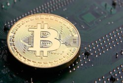 "بيتكوين" تهبط 6.7 بالمائة على وقع حظر إعلانات العملات على "تويتر"