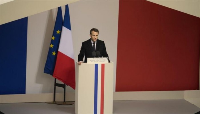 بحضور ماكرون.. فرنسا تكرم شرطيا بادل نفسه برهينة خلال هجوم إرهابي