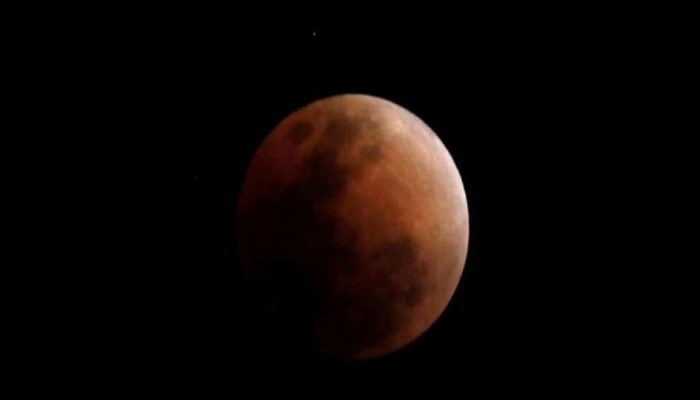  القمر الأزرق يسطع من جديد نهاية مارس