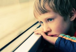 عليك استشارة الطبيب حال ملاحظة هذه الأعراض على طفلك