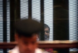 نجل مرسي: أنباء عن تدهور صحة والدي بشكل غير مسبوق.. وعباس كامل يخطط لقتله