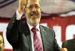 تقرير هيئة التحقيق البريطانية حول صحة الرئيس مرسي.. تعذيب وإهمال طبي يرقى لجريمة دولية