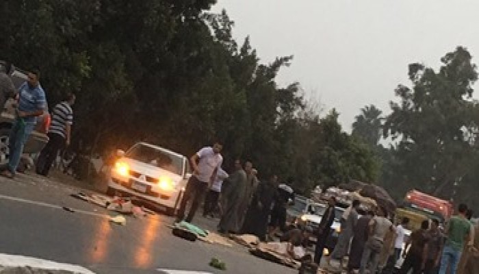 إصابة 25 عاملا فى حادث تصادم سيارتين ربع نقل بالإسماعيلية