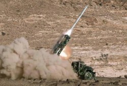 الحوثيون يطلقون صاروخا بالستيا على معسكر بنجران