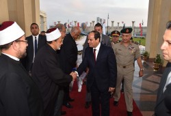 هل تنهي أموال الوقف "شهر العسل" بين السيسي والأزهر؟