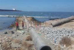 أزمة بمنطقة الدخيلة بالإسكندرية بسبب خط طرد الصرف على البحر