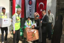 تركيا توزع مساعدات إنسانية على 210 أسرة سورية لاجئة في لبنان