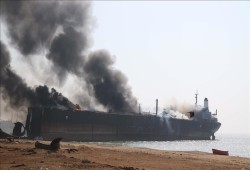 التحالف العربي يتهم الحوثيين بمهاجمة ناقلة نفط سعودية في البحر الأحمر