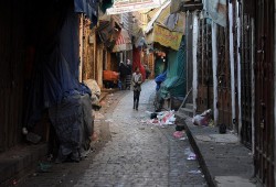 "الصليب الأحمر": المجتمع اليمني ينحدر نحو الموت البطيء بسبب المجاعة