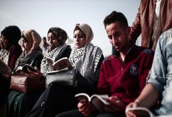 بـ"القراءة" .. شباب غزة يواصلون مسيرات "العودة الكبرى"