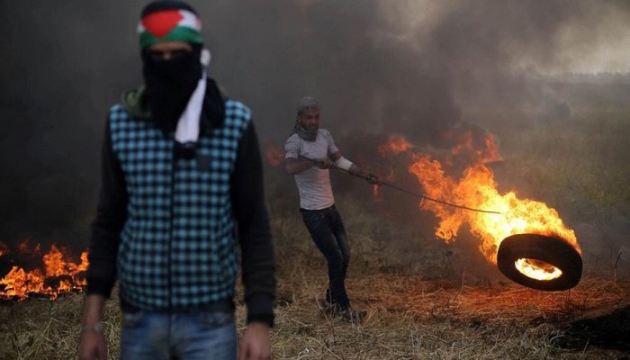 "حماس" تساند عوائل شهداء وجرحى مسيرة العودة مالياً