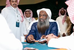 في عهد "بن سلمان": إمام سابق للحرم المكي يروج للعب "الكوتشينا"