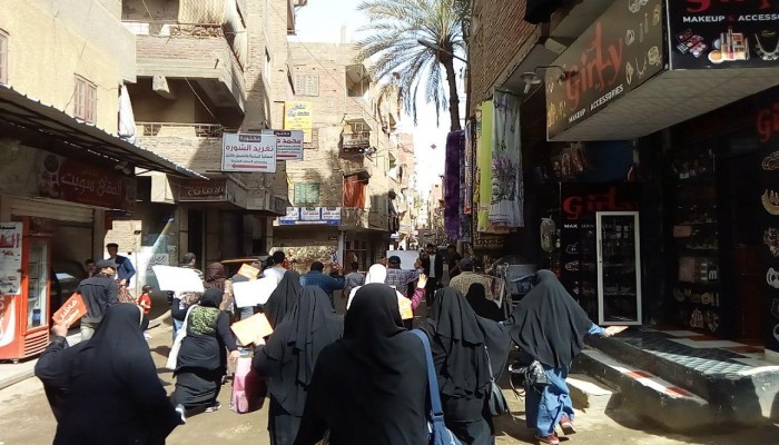 أهالي المعتمدية بالجيزة يرفعون الكروت الحمراء للخائن